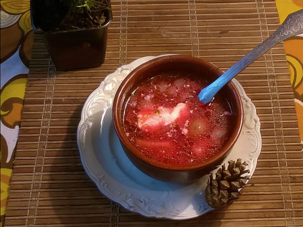 Przepis na barszcz ukraiński z pieczarkami i fasolą