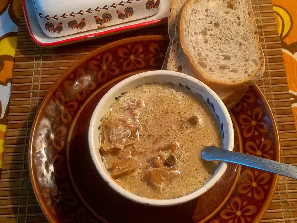 Przepis na kartoflankę z grzybami